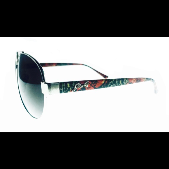 Giselle - Picture 1 of 2